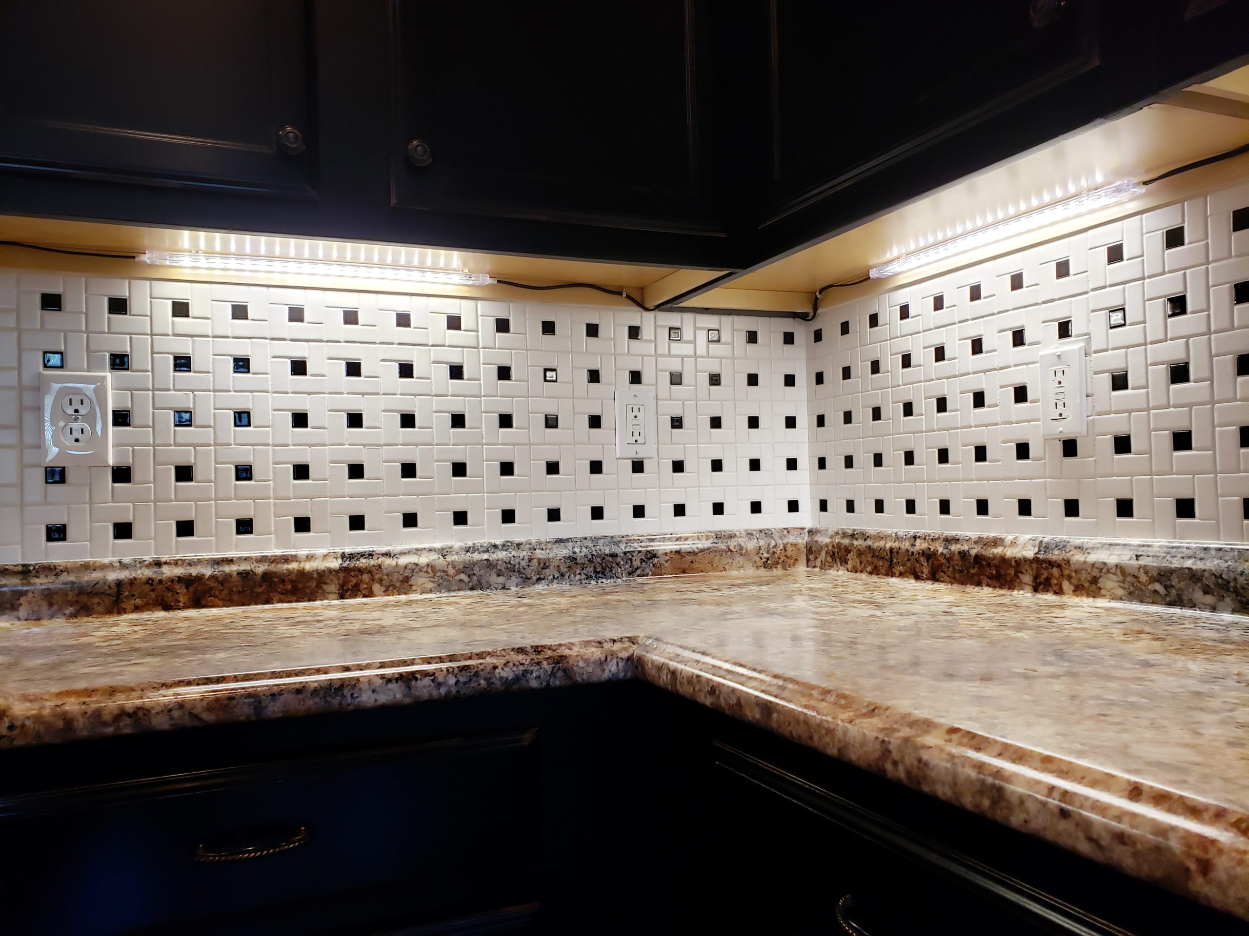 Counter Top Lights In Kitchen